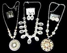 DNE1443 Multi Coloured Fashion Necklace with Earrings